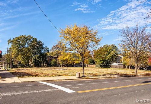 7121 S Broadway, Saint Louis, MO, 63111-3120 | Card Image