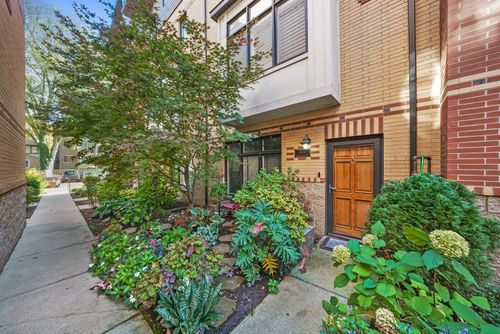 1022 Alexander Ln, Oak Park, IL, 60302-4444 | Card Image