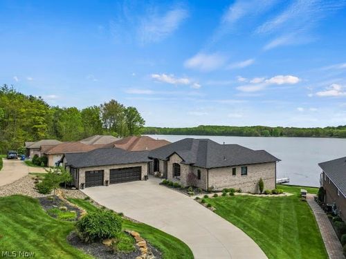 1004 Waters Edge Dr, Columbiana, OH, 44408-8468 | Card Image