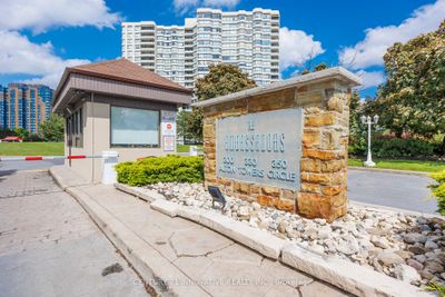 410 - 300 Alton Towers Cir, Condo with 2 bedrooms, 2 bathrooms and 1 parking in Scarborough ON | Image 2