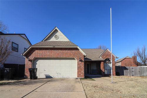 1304 N Umbrella Circle, Broken Arrow, OK, 74012 | Card Image