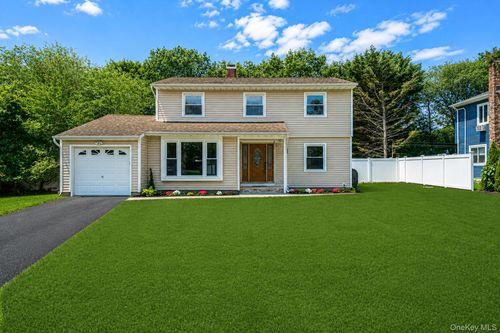 130 Greenbelt Pkwy, Holbrook, NY, 11741-4440 | Card Image