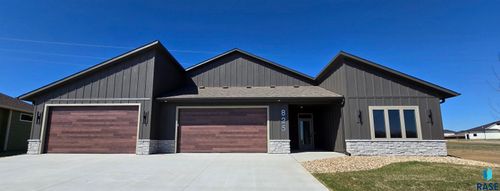 825 N Sylvan Dr, Sioux Falls, SD, 57110-4061 | Card Image