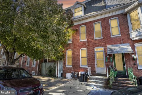 875 E Market St, YORK, PA, 17403-1101 | Card Image