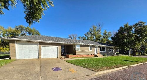 210 E Maple St, Beresford, SD, 57004-2224 | Card Image
