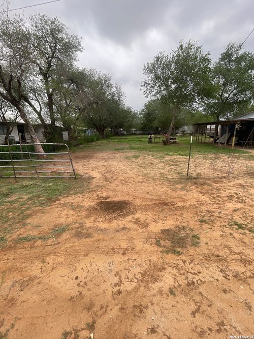 910 Evergreen St, Jourdanton, TX, 78026-2508 | Card Image