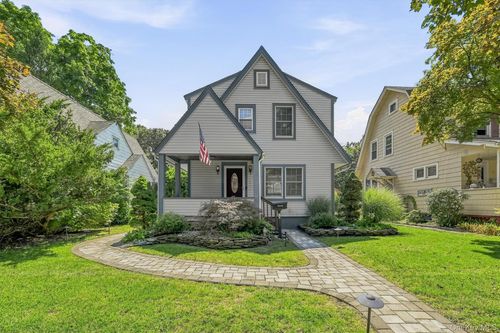 13 Washington Cir, Suffern, NY, 10901-4610 | Card Image