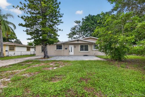 913 10th St, Stuart, FL, 34994-5609 | Card Image