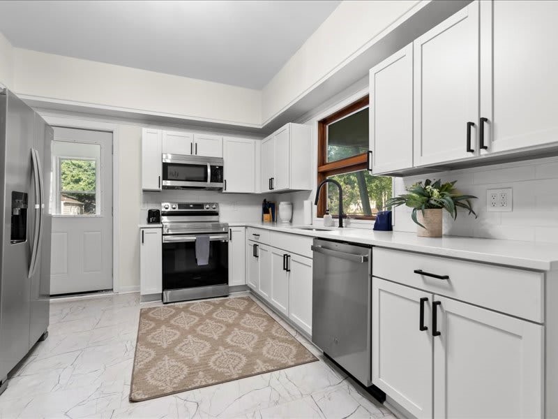 Douglas Ave, Des Moines, IA 50310