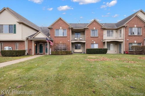 45519 Hidden View Ct, Utica, MI, 48315-5920 | Card Image