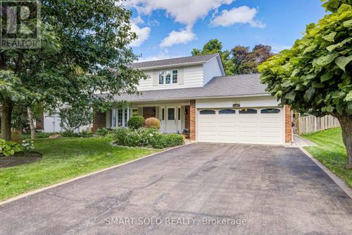 24 Hamilton Hall Drive, Markham (Markham Village), ON, L3P2P2 | Card Image