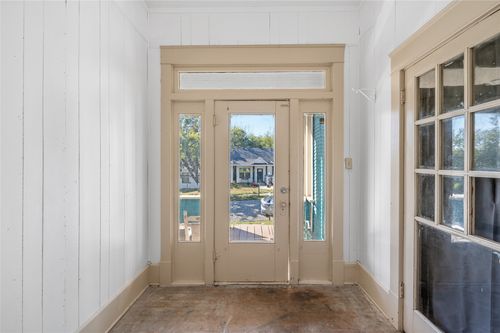 615 W Texas St, Denison, TX, 75020-6131 | Card Image
