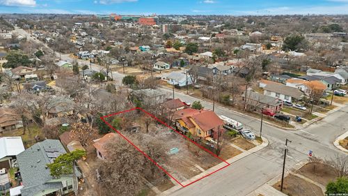 2106 E Crockett St, San Antonio, TX, 78202-3209 | Card Image