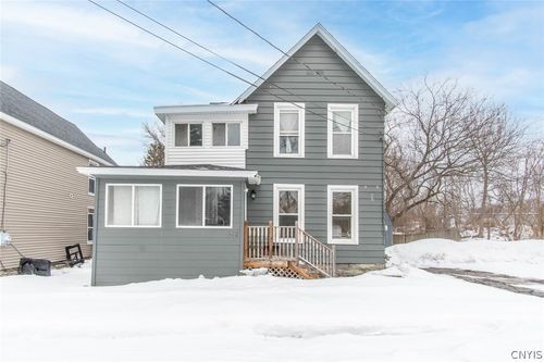 572 Snell St, Watertown, NY, 13601-1360 | Card Image