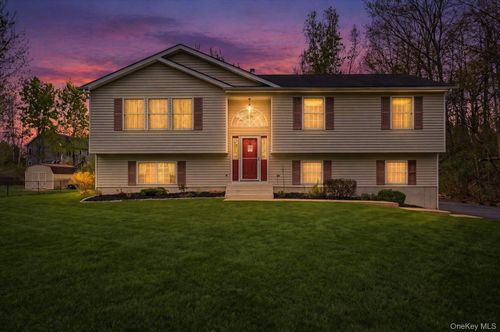 21 Jenkins Ln, Highland, NY, 12528-2206 | Card Image