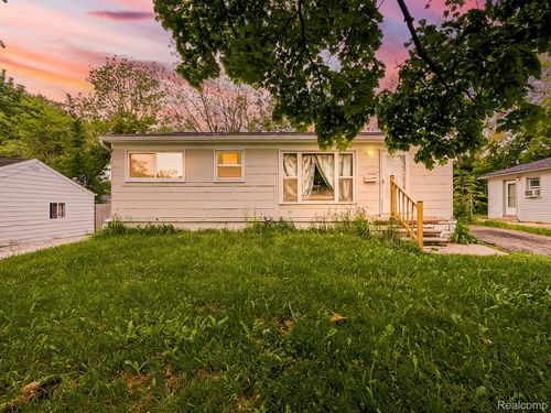 725 Emerson Ave, Pontiac, MI, 48340-3220 | Card Image