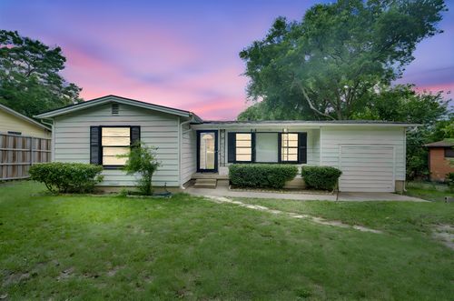 207 N Lyndalyn Ave, DeSoto, TX, 75115-5045 | Card Image