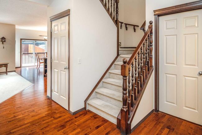 109 St Moritz Place Sw, House other with 3 bedrooms, 3 bathrooms and 4 parking in Calgary AB | Image 12