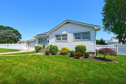 239 N Walnut St, N Massapequa, NY, 11758-2912 | Card Image