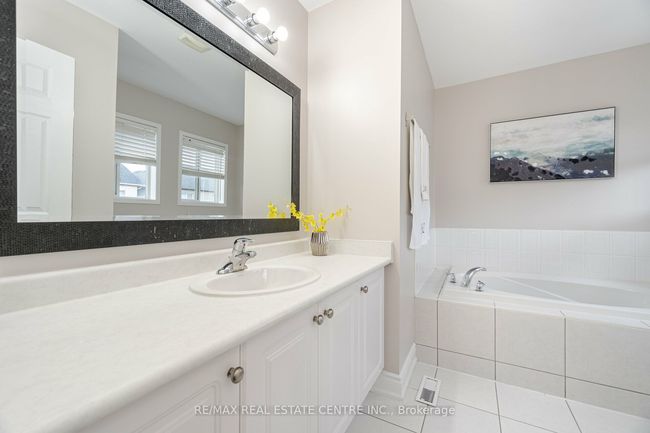 1016 Mccuaig Dr, House other with 4 bedrooms, 4 bathrooms and 2 parking in Milton ON | Image 29
