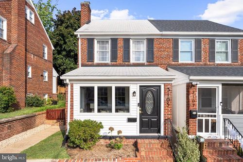 3105 S High St, ARLINGTON, VA, 22202-2337 | Card Image