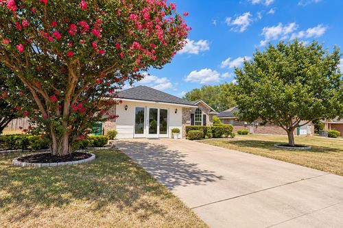 203 Knight Ln, Waco, TX, 76705-6182 | Card Image