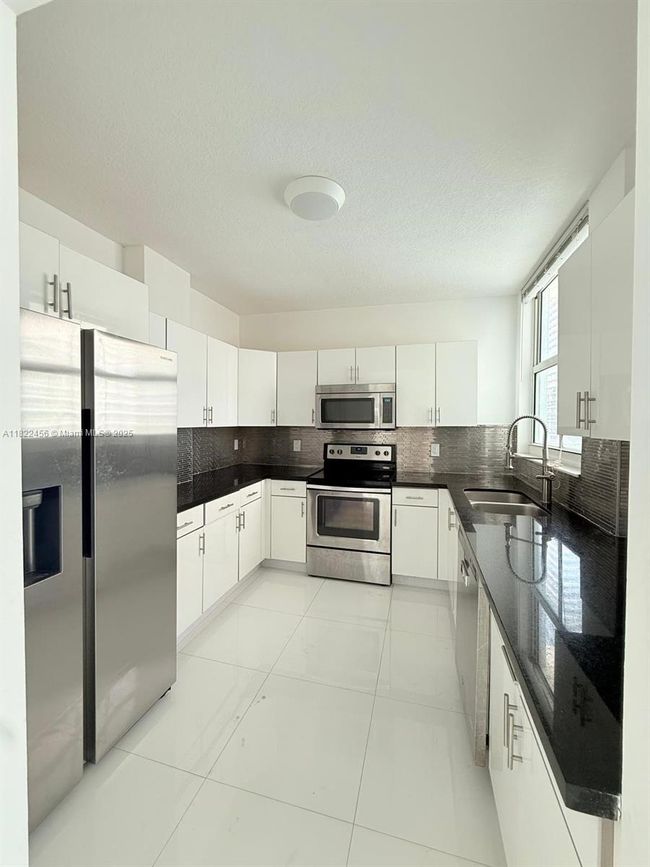 APT-3306 - 1250 S Miami Ave, Condo with 3 bedrooms, 2 bathrooms and null parking in Miami FL | Image 11