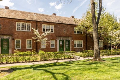 421 Olympia Rd, Mt Washington, PA, 15211-1307 | Card Image