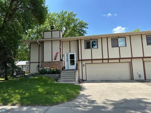 2323 4th Ave S, Moorhead, MN, 56560-3268 | Card Image