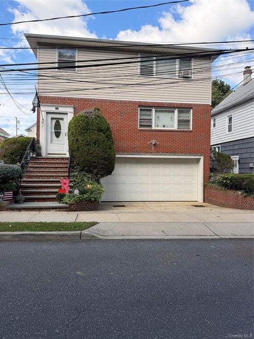 210 Orchard Street, Hempstead, NY, 11590 | Card Image