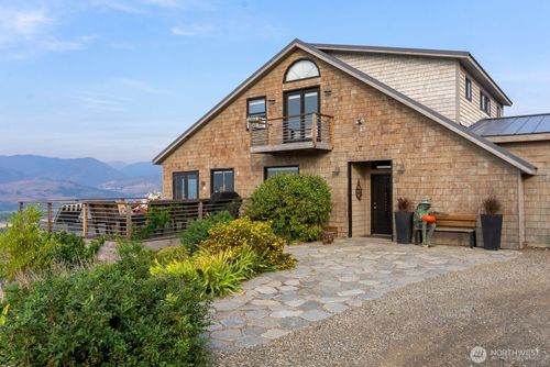 8 Deer Trail Way, Winthrop, WA, 98862-9216 | Card Image