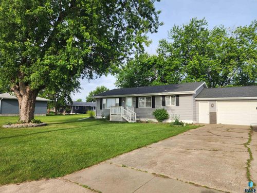 401 S Hill St, Salem, SD, 57058-8755 | Card Image