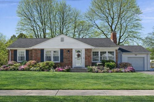 8 Westmont Rd, Shrewsbury, MA, 01545 | Card Image