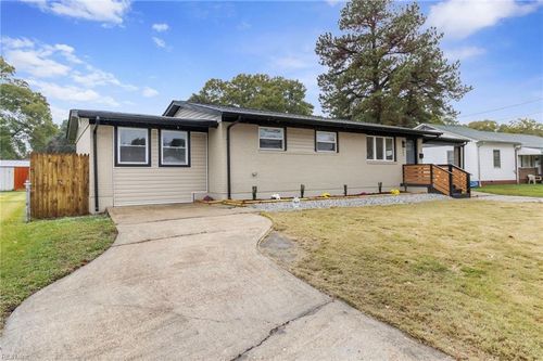 903 Ellington Sq, Portsmouth, VA, 23701-3947 | Card Image