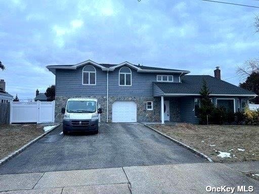 Deepwater Ave, Massapequa, NY 11758