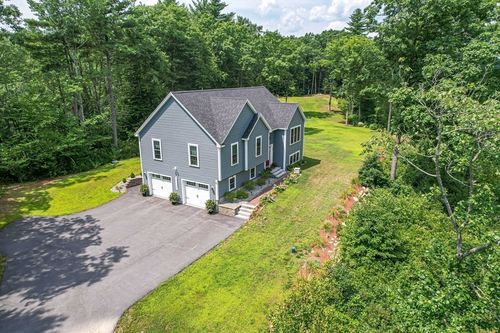 35 Higgins Ave, Sandown, NH, 03873-2529 | Card Image