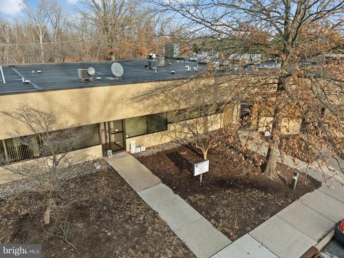 8 Quakerbridge Plz, Hamilton, NJ, 08619-1255 | Card Image