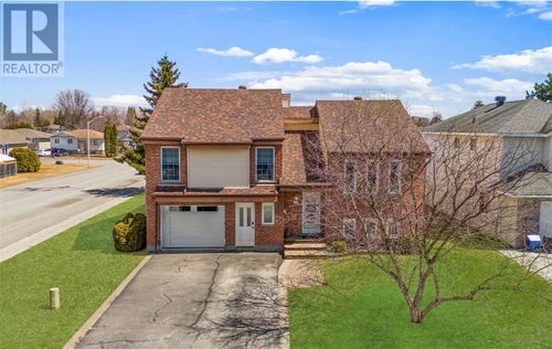 132 Ravina Ave, Garson, ON, P3L1B8 | Card Image