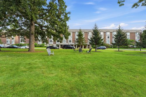 2d-2500 Windsor Mall, Park Ridge, IL, 60068-3640 | Card Image