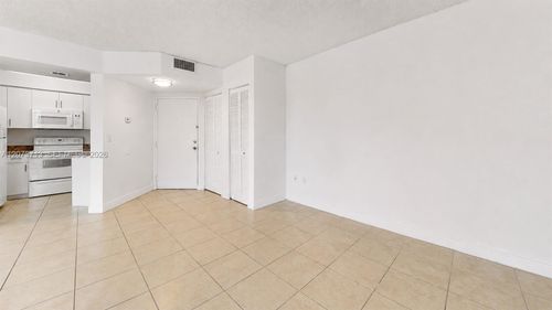 g-205-8215 Sw 152nd Ave, Miami, FL, 33193-4067 | Card Image