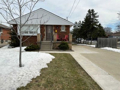 MAIN - 253 E 44th St, House other with 2 bedrooms, 1 bathrooms and 1 parking in Hamilton ON | Image 1