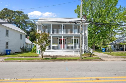 513 Broad St, Oriental, NC, 28571-9775 | Card Image