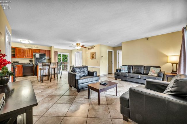 7 - 1230 Tri Motor Dr, Condo with 2 bedrooms, 2 bathrooms and null parking in Put-In-Bay OH | Image 9