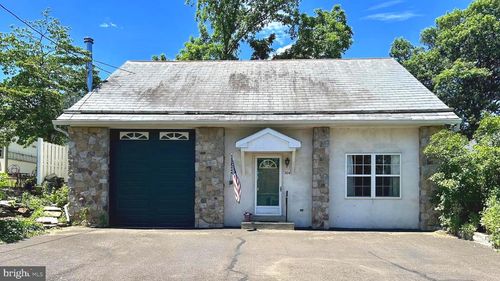 304 W Spruce St, PERKASIE, PA, 18944-1824 | Card Image