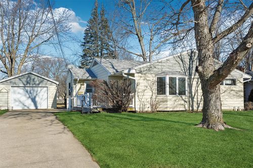 1904 N 2nd Ave E, Newton, IA, 50208-2517 | Card Image