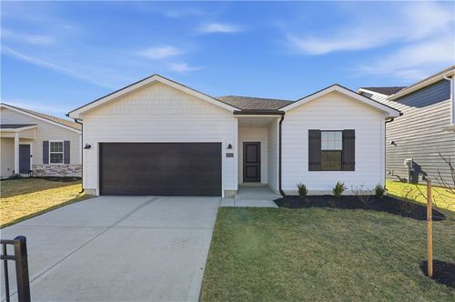 27007 E Oak View Dr, Lee's Summit, MO, 64086 | Card Image