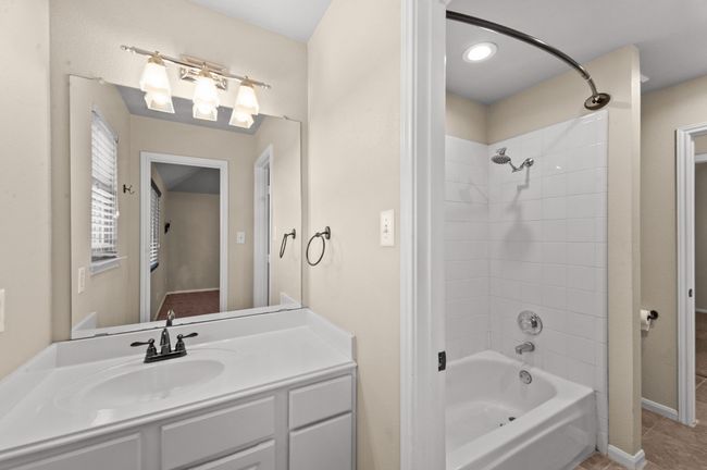 Bathroom with vanity and shower / bathtub combination | Image 23