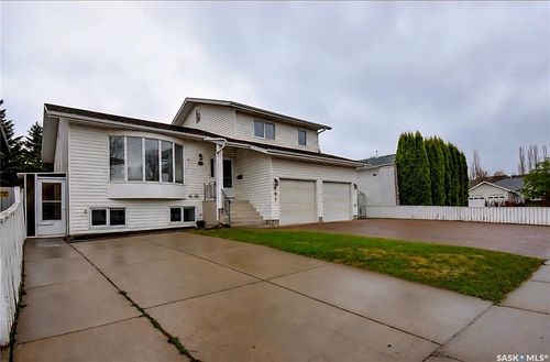 807 115th St E, Saskatoon, SK, S7N3W5 | Card Image