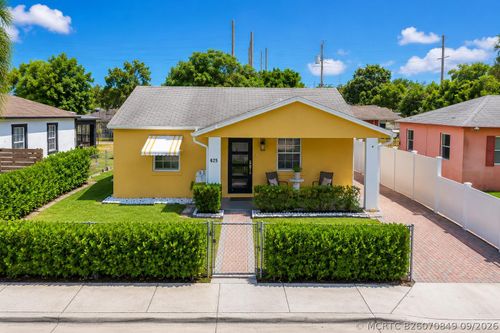 625 W 2nd St, Riviera Beach, FL, 33404-7617 | Card Image