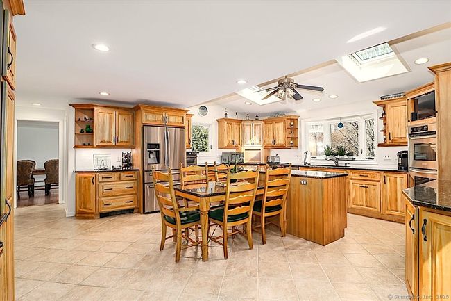 Great Flow from Kitchen into Dining Room | Image 15